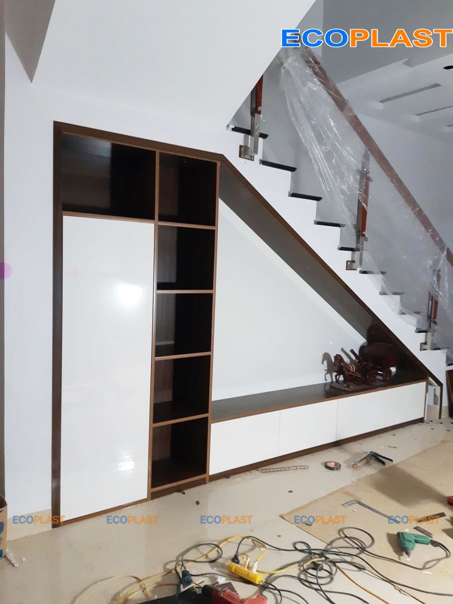 Mẫu tủ gầm cầu thang ECOPLAST: Với mẫu tủ gầm cầu thang ECOPLAST độc đáo, chất lượng và tiện ích, bạn sẽ không thể bỏ qua cơ hội sở hữu một sản phẩm nội thất đẹp và thông minh như vậy cho ngôi nhà của mình.